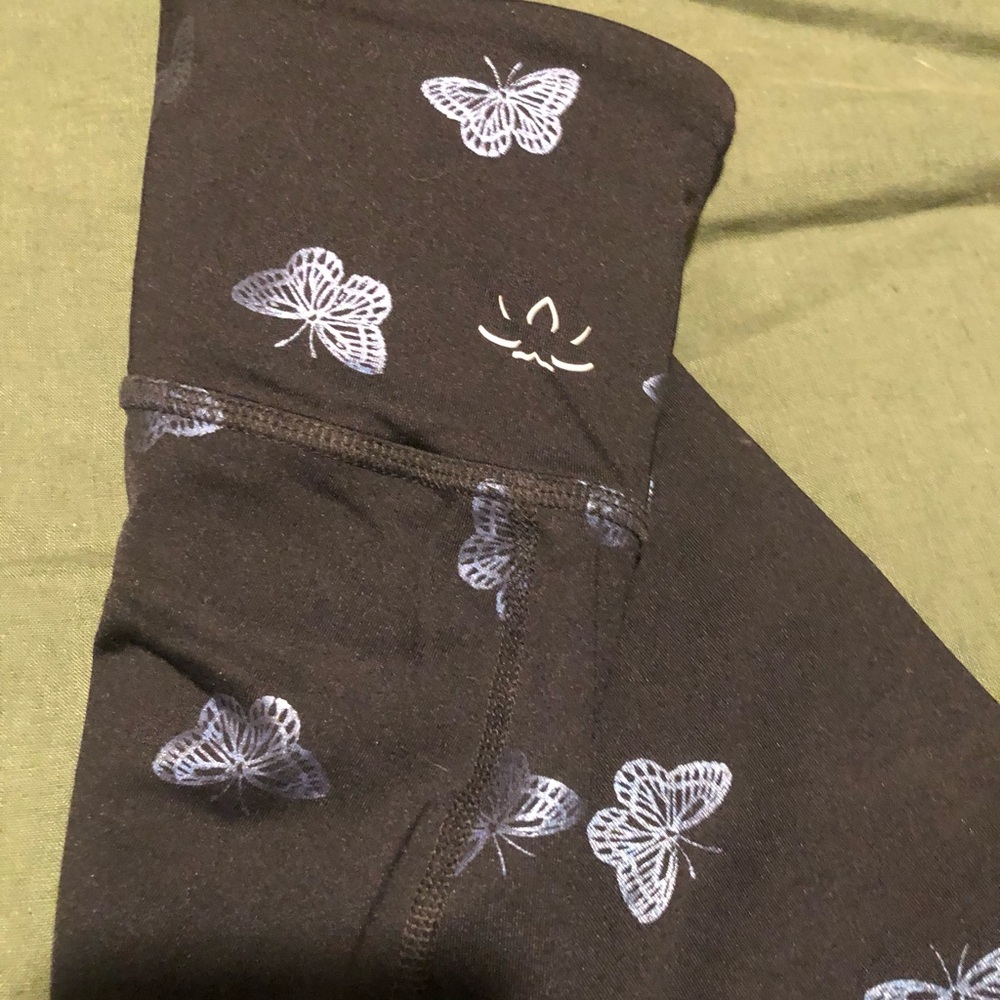 ๐ BEYOND YOGA BLK LEGGINGS W/ METALLIC BUTTERFLY PRINT- 2X! ๐ - Picture 8 of 13